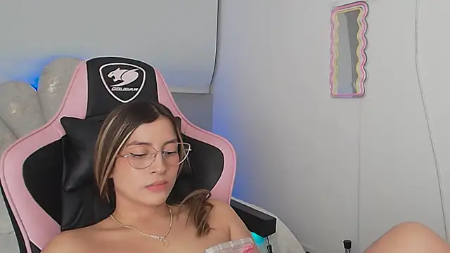 Issabela G1 online show from 03-21-26, 08:19