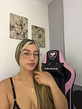 Issabela G1 online show from 04-18-26, 02:48