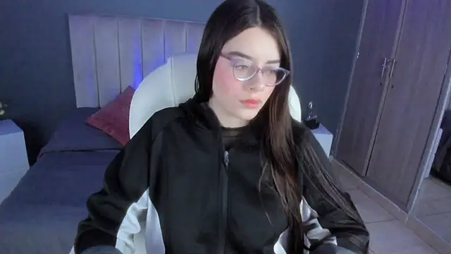 Snapshot of Charlotte_Olsen_ chatting on 02-06-25, 12:26 Charlotte Olsen online show from 02-06-25, 12:26