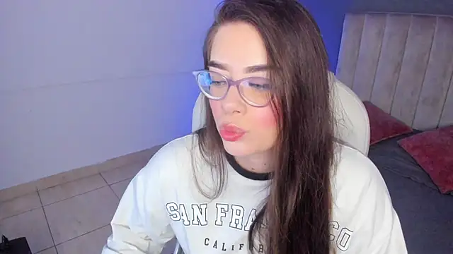 Snapshot of Charlotte_Olsen_ chatting on 02-13-25, 12:43 Charlotte Olsen online show from 02-13-25, 12:43