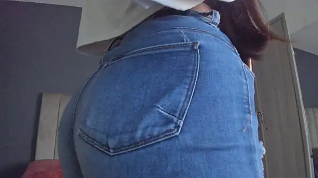 Snapshot of Charlotte_Olsen_ chatting on 02-13-25, 06:48 Charlotte Olsen online show from 02-13-25, 06:48