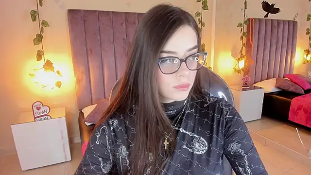 Snapshot of Charlotte_Olsen_ chatting on 10-19-25, 02:07 Charlotte Olsen online show from 10-19-25, 02:07