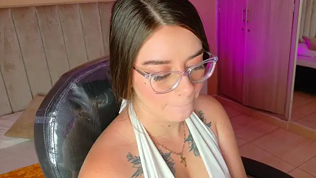 Snapshot of Charlotte_Olsen_ chatting on 06-10-26, 08:52 Charlotte Olsen online show from 06-10-26, 08:52