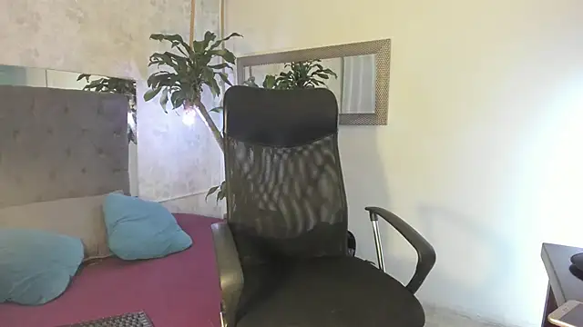 pixy 20 online show from 12-15-24, 04:18