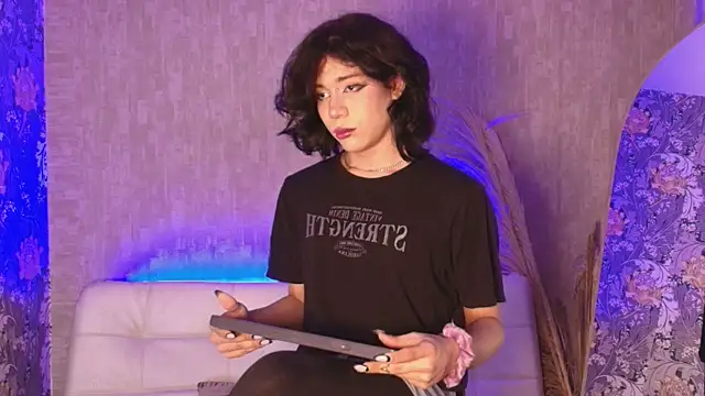 Snapshot of pixy_20 chatting on 02-12-26, 03:34 pixy 20 online show from 02-12-26, 03:34