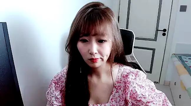 Snapshot of zhenzhen999 chatting on 12-12-24, 02:22 zhenzhen999 online show from 12-12-24, 02:22