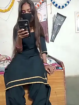 Snapshot of Lily_Baby_ chatting on 11-29-25, 01:03 Lily Baby online show from 11-29-25, 01:03