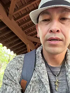 Snapshot of Hideen-real-face chatting on 10-12-25, 02:32 Hideen-real-face online show from 10-12-25, 02:32