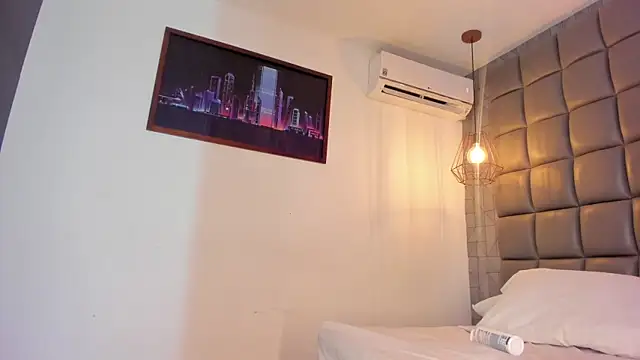 mile uribe online show from 09-10-25, 04:34