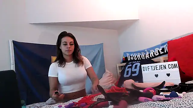 Dif-tjejen online show from 02-04-25, 07:55