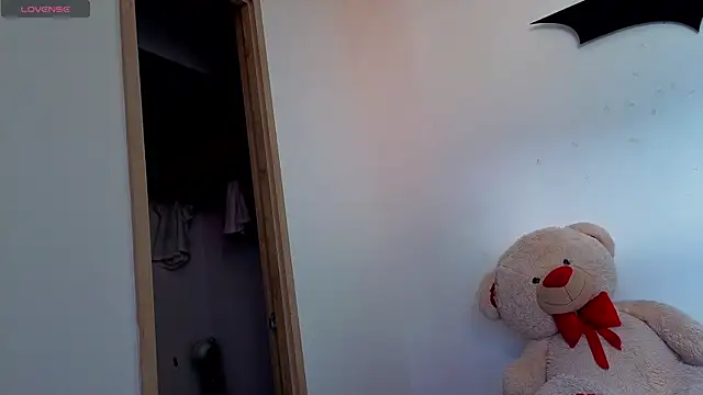 Snapshot of jam_reina01 chatting on 03-22-26, 06:22 jam reina01 online show from 03-22-26, 06:22