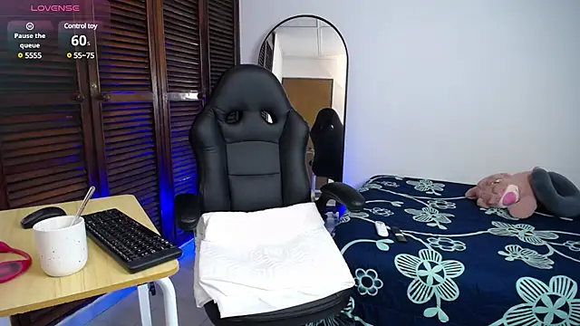 karoll marquez online show from 03-01-25, 04:33