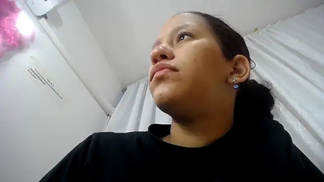Snapshot of LAURA_SMIITH chatting on 02-12-25, 09:20 LAURA SMIITH online show from 02-12-25, 09:20