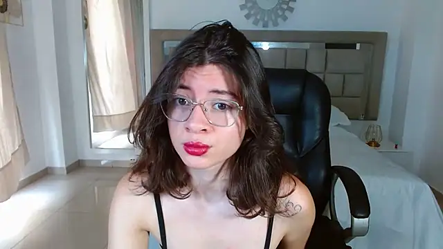 zoecruzz online show from 11-26-25, 02:51