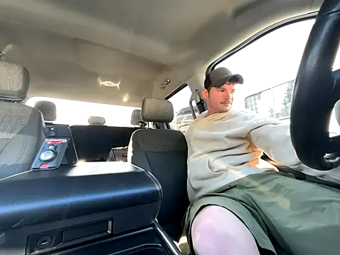 skittlez82 online show from 10-13-25, 05:57