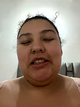 cutiepeach online show from 10-19-25, 04:46