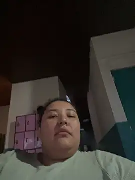 cutiepeach online show from 12-18-25, 11:00