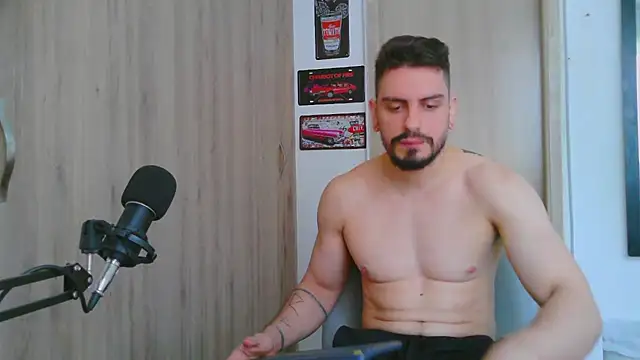 Aaron kwok28 online show from 01-18-26, 09:18