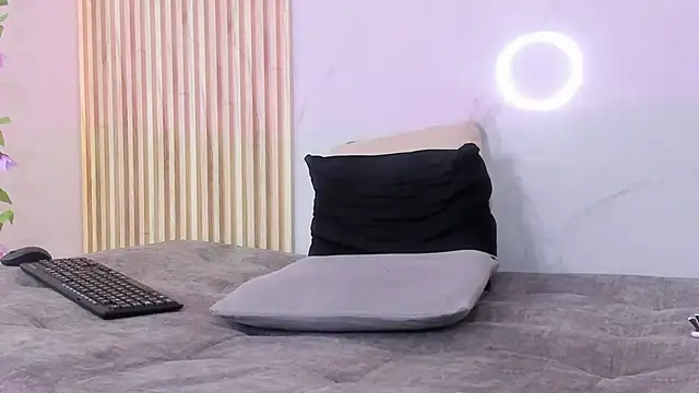Snapshot of Aria_montgomeri chatting on 03-22-25, 04:58 Aria montgomeri online show from 03-22-25, 04:58