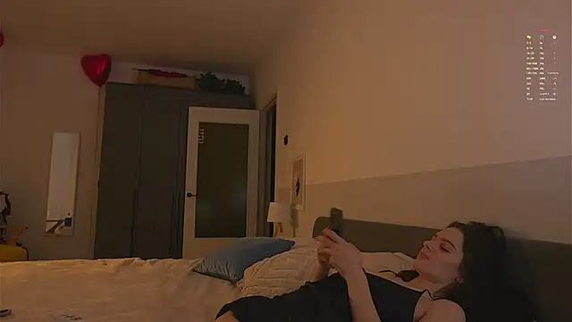 Snapshot of emmsee chatting on 02-17-26, 11:33 emmsee online show from 02-17-26, 11:33