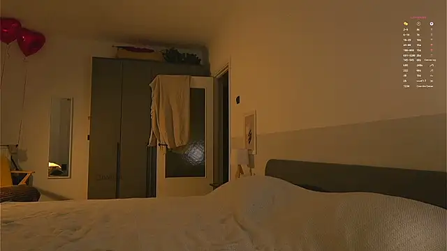 Snapshot of emmsee chatting on 02-21-26, 06:42 emmsee online show from 02-21-26, 06:42