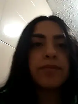 Snapshot of _laina_ chatting on 12-17-24, 04:01 laina online show from 12-17-24, 04:01