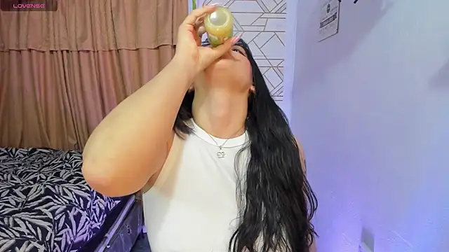 Snapshot of _laina_ chatting on 03-15-25, 06:25 laina online show from 03-15-25, 06:25