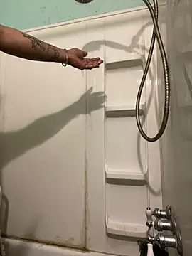 yomanfriend online show from 12-29-24, 01:34