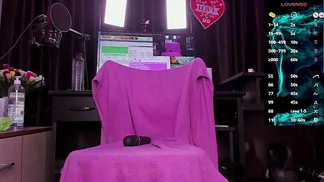 Snapshot of Raissa_sky26 chatting on 12-27-24, 05:42 Raissa sky26 online show from 12-27-24, 05:42