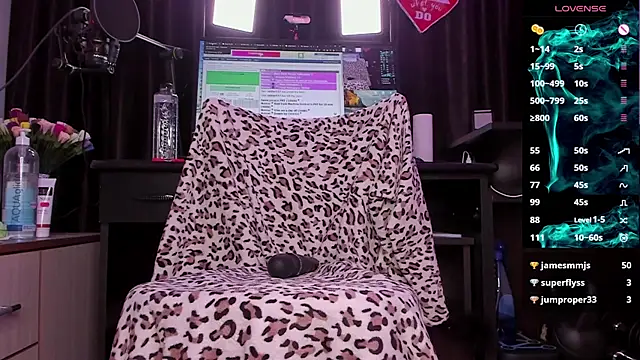 Snapshot of Raissa_sky26 chatting on 01-21-25, 05:38 Raissa sky26 online show from 01-21-25, 05:38