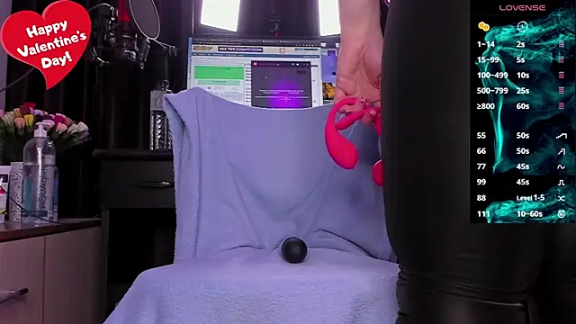 Snapshot of Raissa_sky26 chatting on 02-15-25, 03:42 Raissa sky26 online show from 02-15-25, 03:42