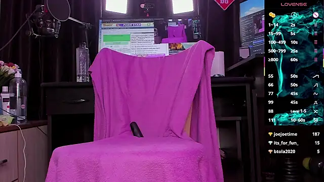 Snapshot of Raissa_sky26 chatting on 03-17-25, 07:02 Raissa sky26 online show from 03-17-25, 07:02