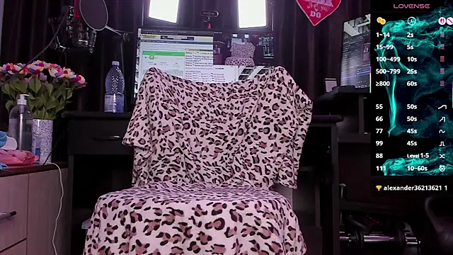 Snapshot of Raissa_sky26 chatting on 10-27-25, 03:43 Raissa sky26 online show from 10-27-25, 03:43