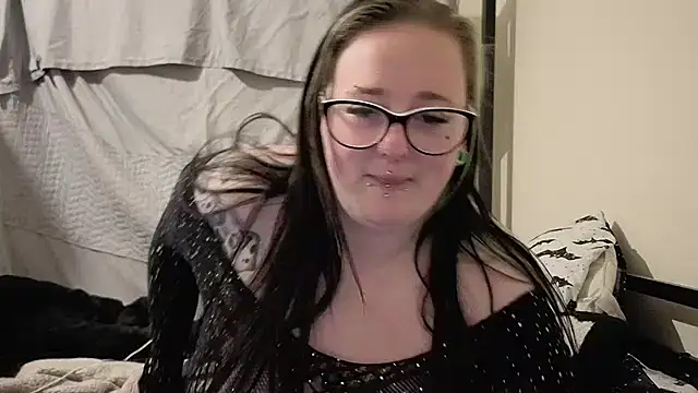 Snapshot of Bunny_Cummings chatting on 05-18-26, 10:26 Bunny Cummings online show from 05-18-26, 10:26