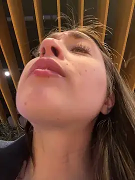 Holly Play online show from 12-17-24, 12:22