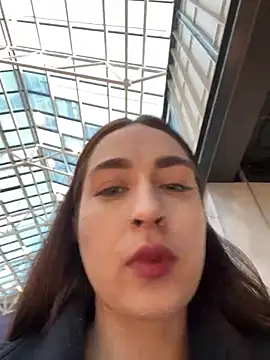 Holly Play online show from 12-31-24, 08:04