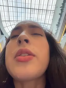 Holly Play online show from 10-20-25, 01:11