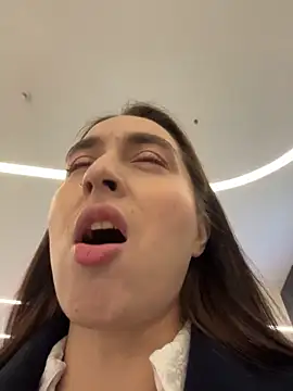 Holly Play online show from 11-29-25, 07:11