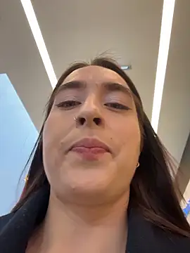 Holly Play online show from 04-05-26, 01:19