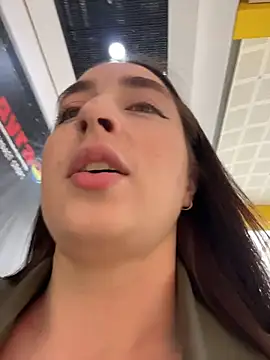 Holly Play online show from 04-18-26, 12:09