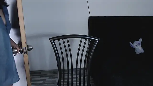 LESLIEBLACK  online show from 02-19-25, 09:47