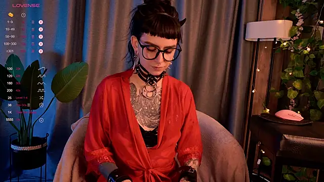 MichaellaMoon online show from 12-19-24, 11:57