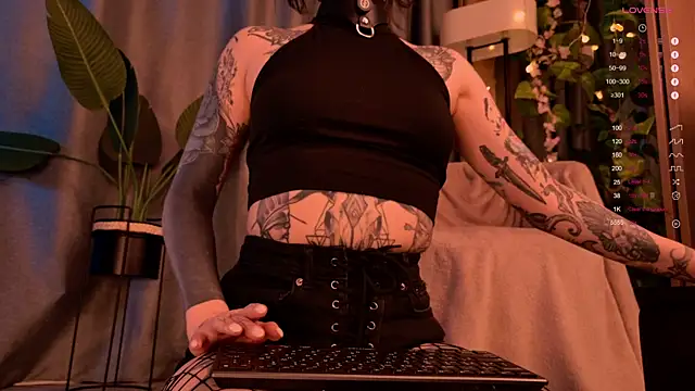 MichaellaMoon online show from 01-10-25, 08:15