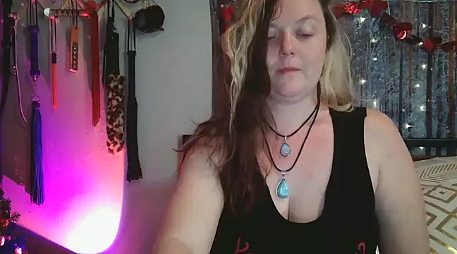 Snapshot of Lyrann89 chatting on 01-25-25, 02:47 Lyrann89 online show from 01-25-25, 02:47