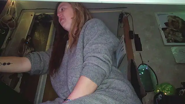 Snapshot of Lyrann89 chatting on 12-01-25, 01:43 Lyrann89 online show from 12-01-25, 01:43