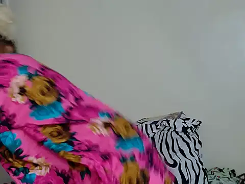 Snapshot of Petit_haris chatting on 05-24-26, 12:59 Petit haris online show from 05-24-26, 12:59