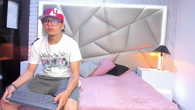 Snapshot of Bonny_Bonss chatting on 01-22-25, 08:06 Bonny Bonss online show from 01-22-25, 08:06