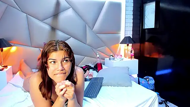 Snapshot of Bonny_Bonss chatting on 02-05-25, 02:40 Bonny Bonss online show from 02-05-25, 02:40