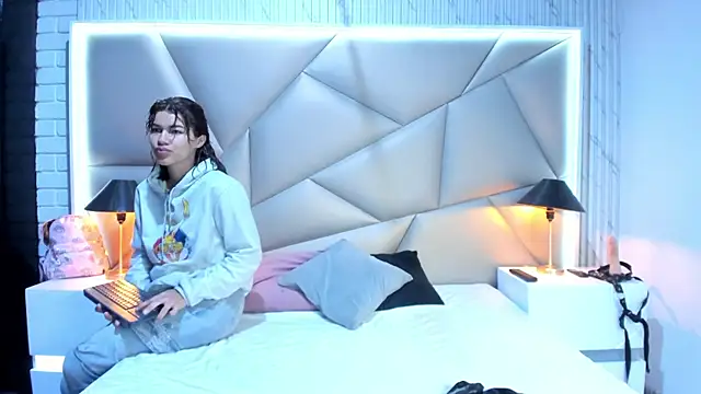 Snapshot of Bonny_Bonss chatting on 02-07-25, 11:12 Bonny Bonss online show from 02-07-25, 11:12