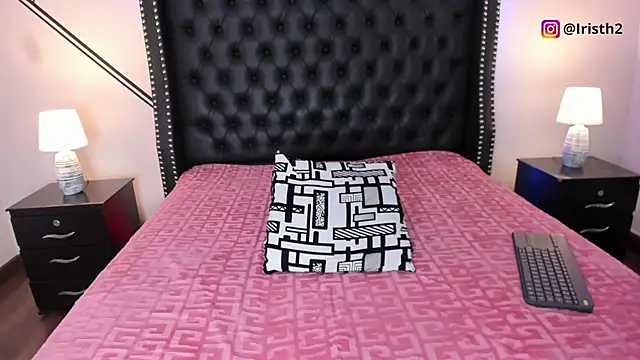 Snapshot of Iris_Thompson_ chatting on 03-09-25, 04:44 Iris Thompson online show from 03-09-25, 04:44